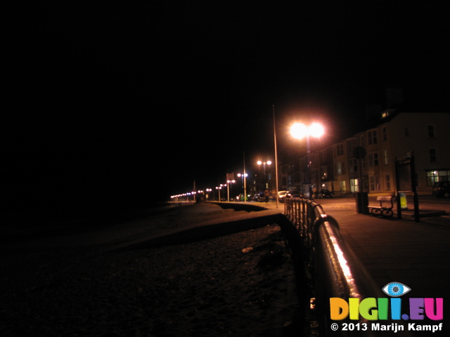 SX32987 Aberystwyth beach at night